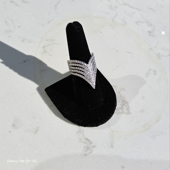 Sparkling Silver Chevron Pavé Ring - Picture 7 of 8